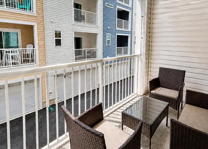 3 En-suite Townhome - 5 Min Walk To - Sleeps 10 - Community Pool