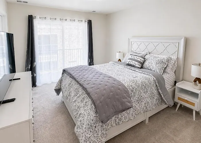Holiday home 3 En-suite Townhome - 5 Min Walk To - Sleeps 10 - Community Pool Ocean City