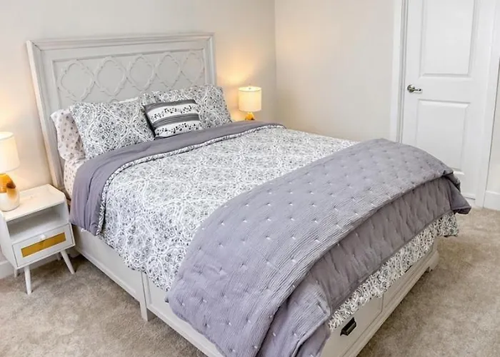 Holiday home 3 En-suite Townhome - 5 Min Walk To - Sleeps 10 - Community Pool Ocean City