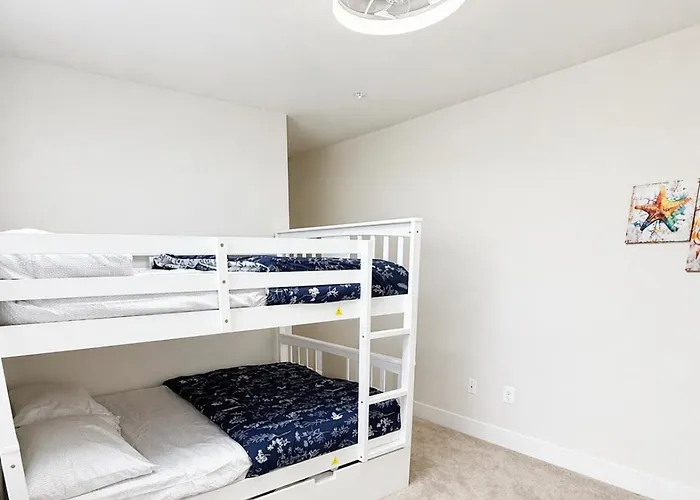 3 En-suite Townhome - 5 Min Walk To - Sleeps 10 - Community Pool Holiday home
