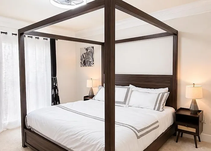 3 En-suite Townhome - 5 Min Walk To - Sleeps 10 - Community Pool Holiday home