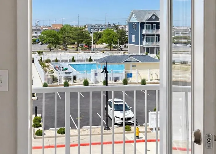 3 En-suite Townhome - 5 Min Walk To - Sleeps 10 - Community Pool * Ocean City