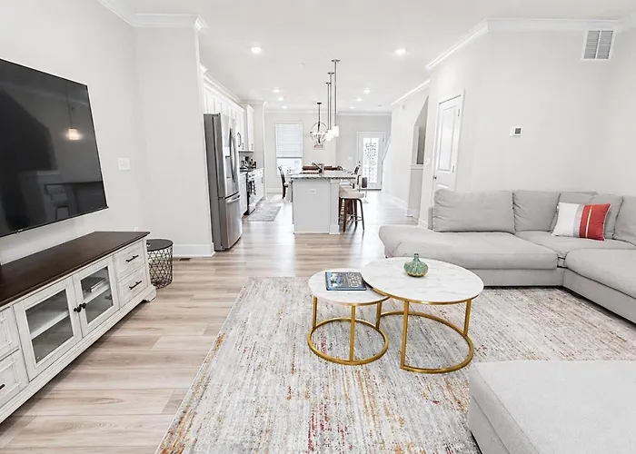 3 En-suite Townhome - 5 Min Walk To - Sleeps 10 - Community Pool Ocean City
