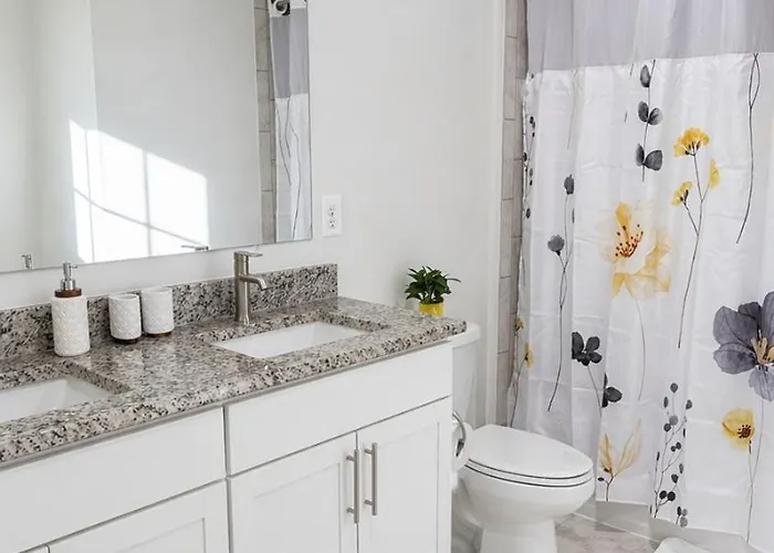 3 En-suite Townhome - 5 Min Walk To - Sleeps 10 - Community Pool Holiday home