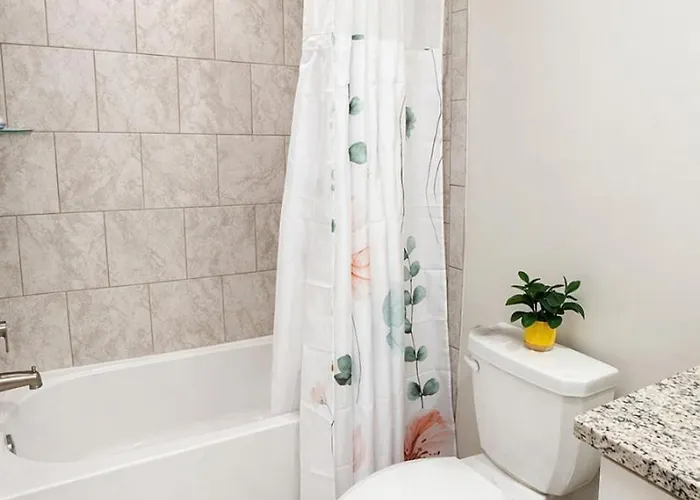 3 En-suite Townhome - 5 Min Walk To - Sleeps 10 - Community Pool Holiday home